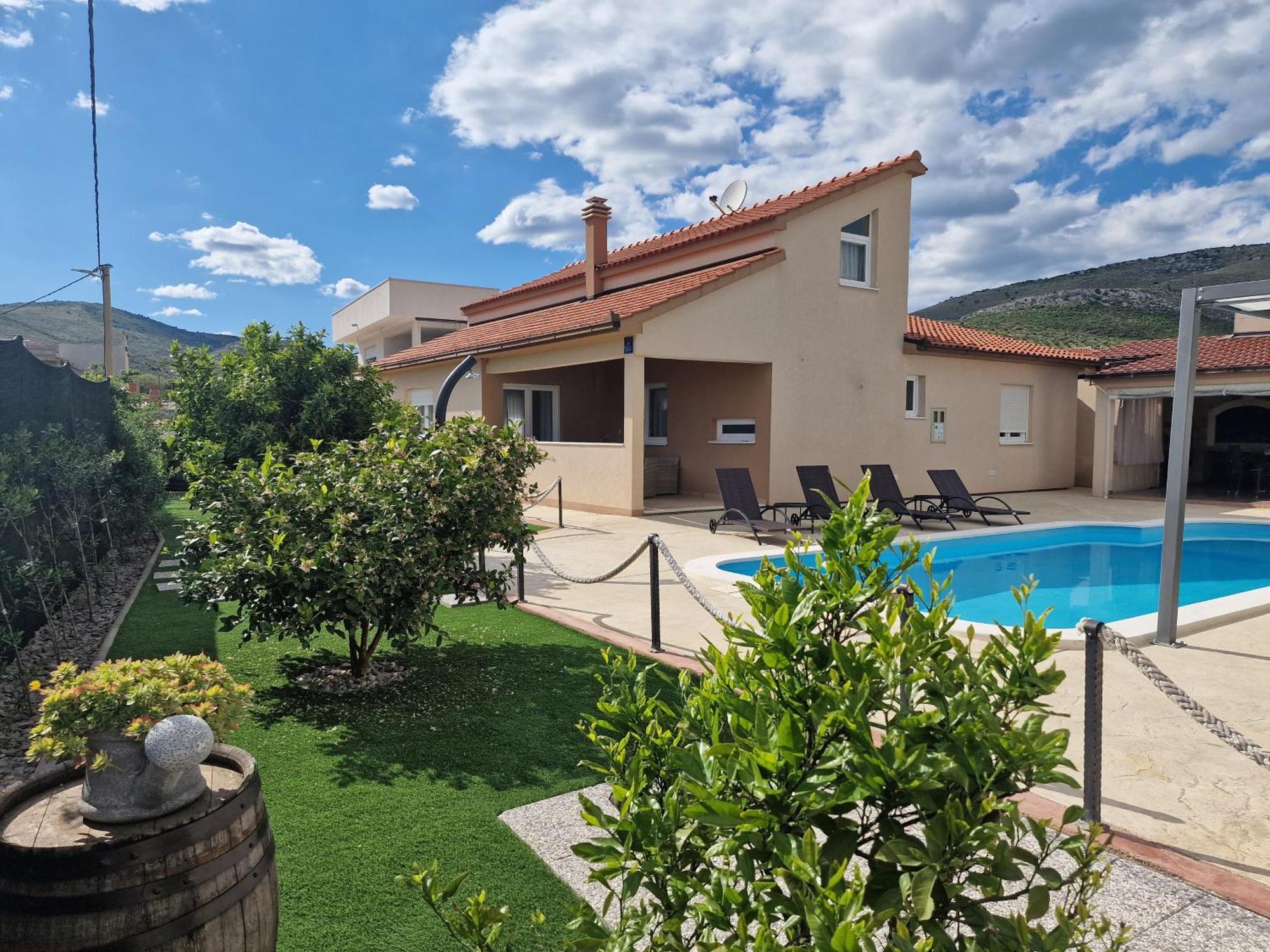Beautiful Holiday Home "Villa Luka" Kastel Stafilic Exterior photo